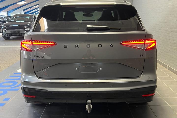 Grå Skoda Enyaq fra 2025