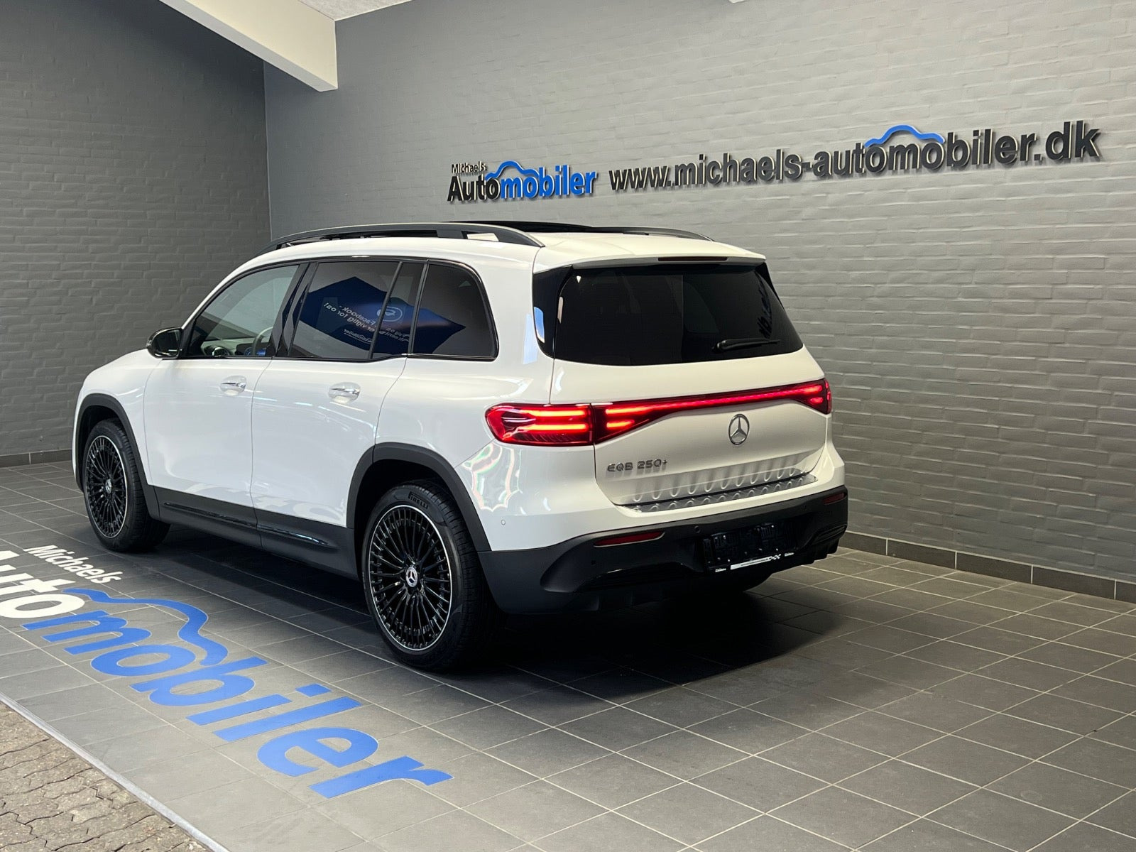 Hvid Mercedes EQB250+ fra 2025