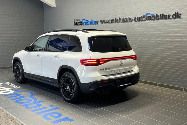 Hvid Mercedes EQB250+ fra 2025