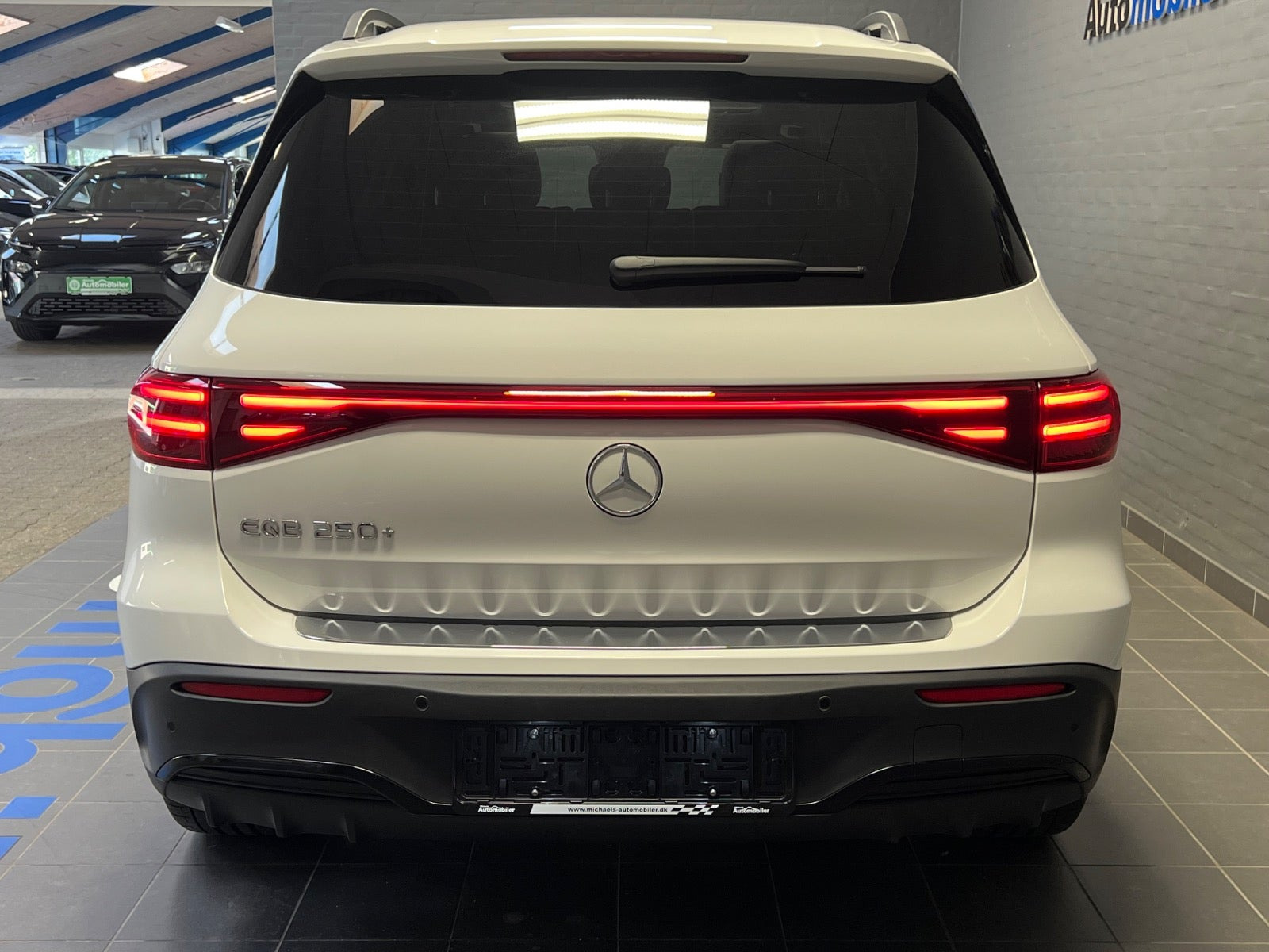 Hvid Mercedes EQB250+ fra 2025