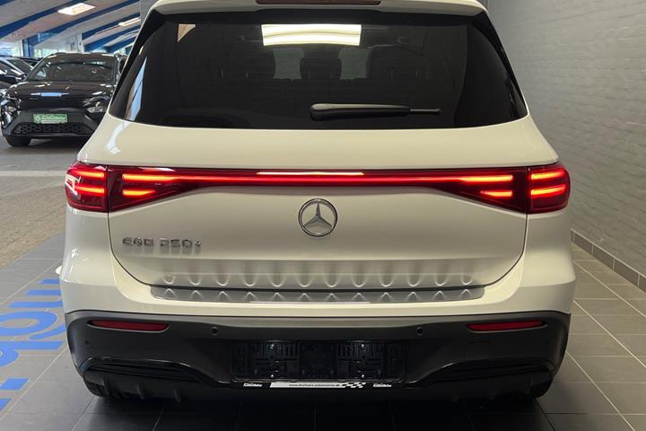 Hvid Mercedes EQB250+ fra 2025