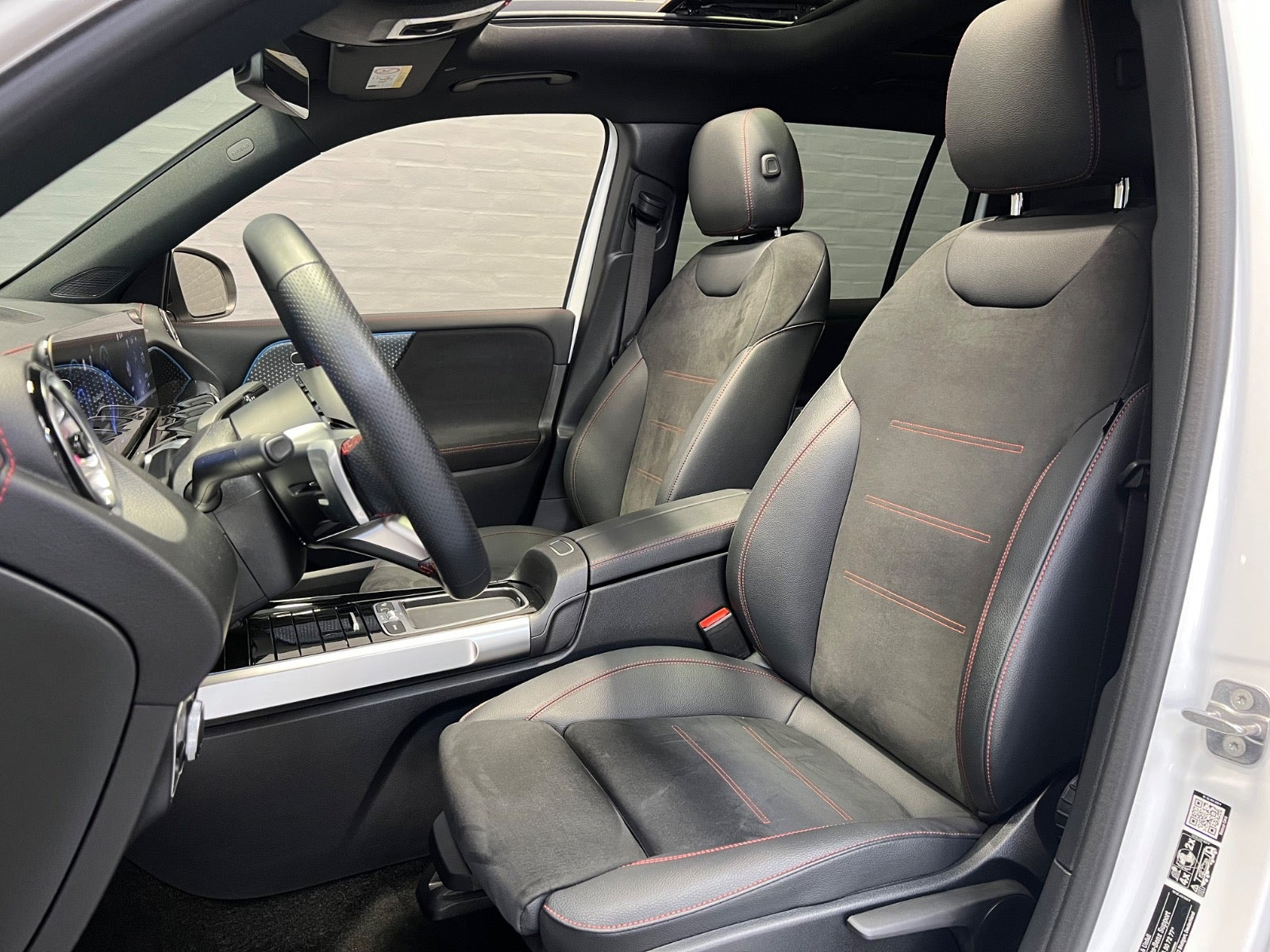 Hvid Mercedes EQB250+ fra 2025