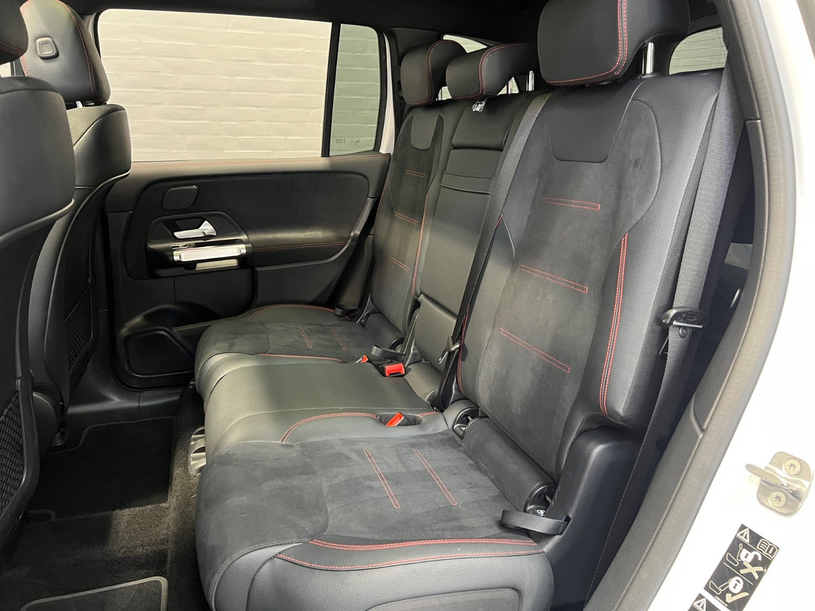Hvid Mercedes EQB250+ fra 2025
