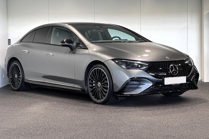Grå Mercedes EQE300 fra 2025