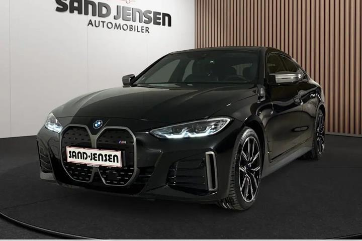 Sort BMW i4 fra 2024 set udefra