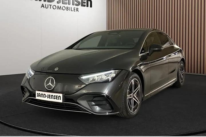 Grå Mercedes EQE350 fra 2024 set udefra