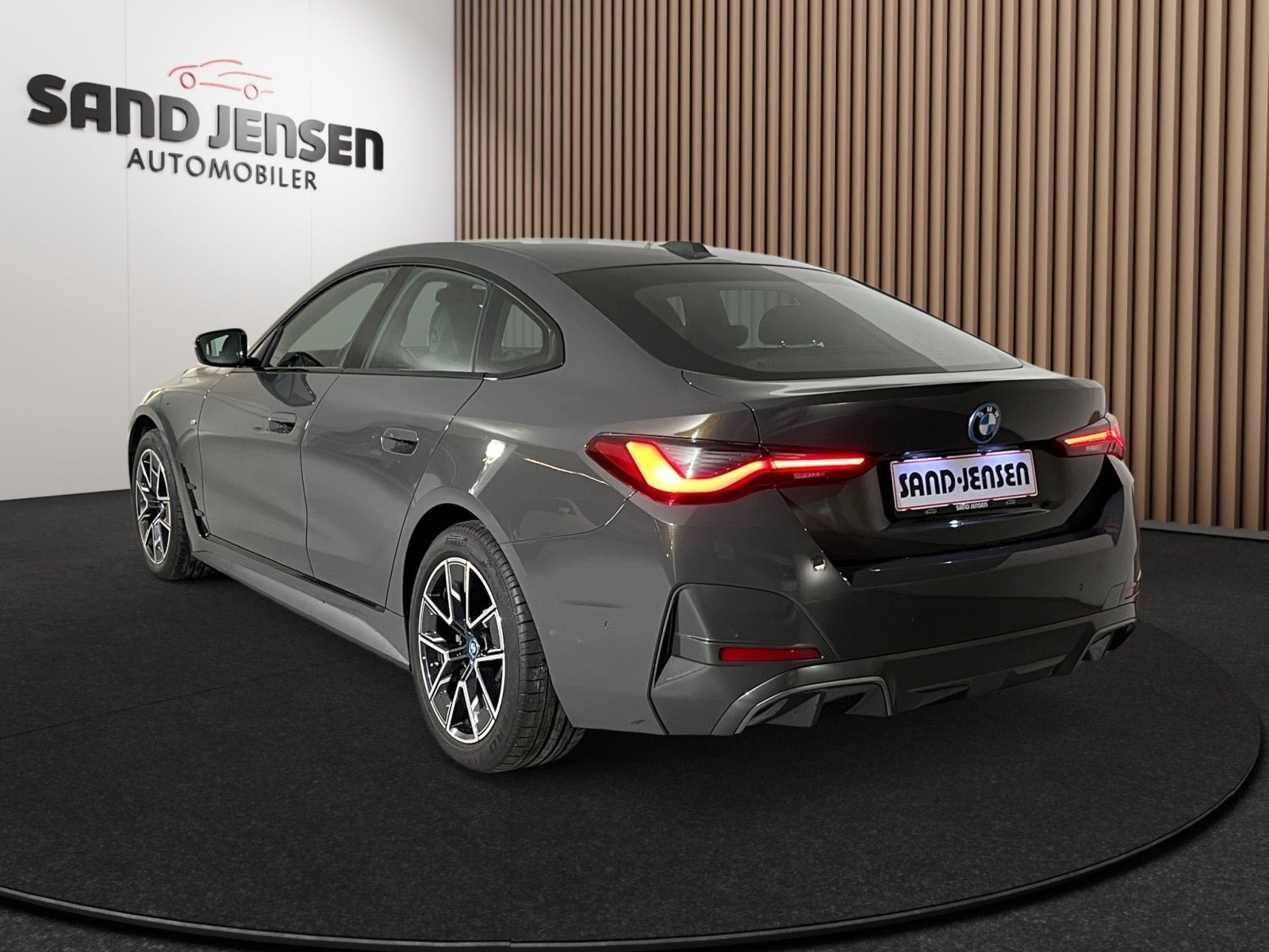 Grå BMW i4 fra 2024