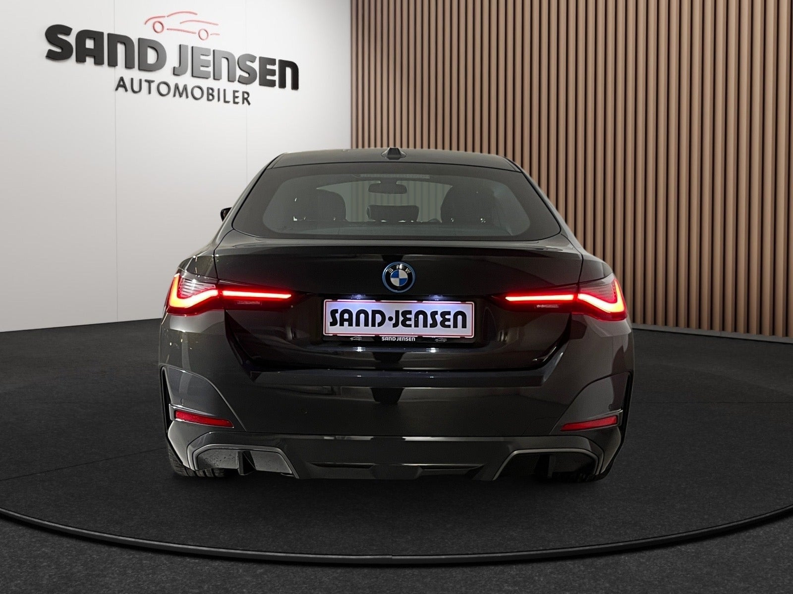 Grå BMW i4 fra 2024