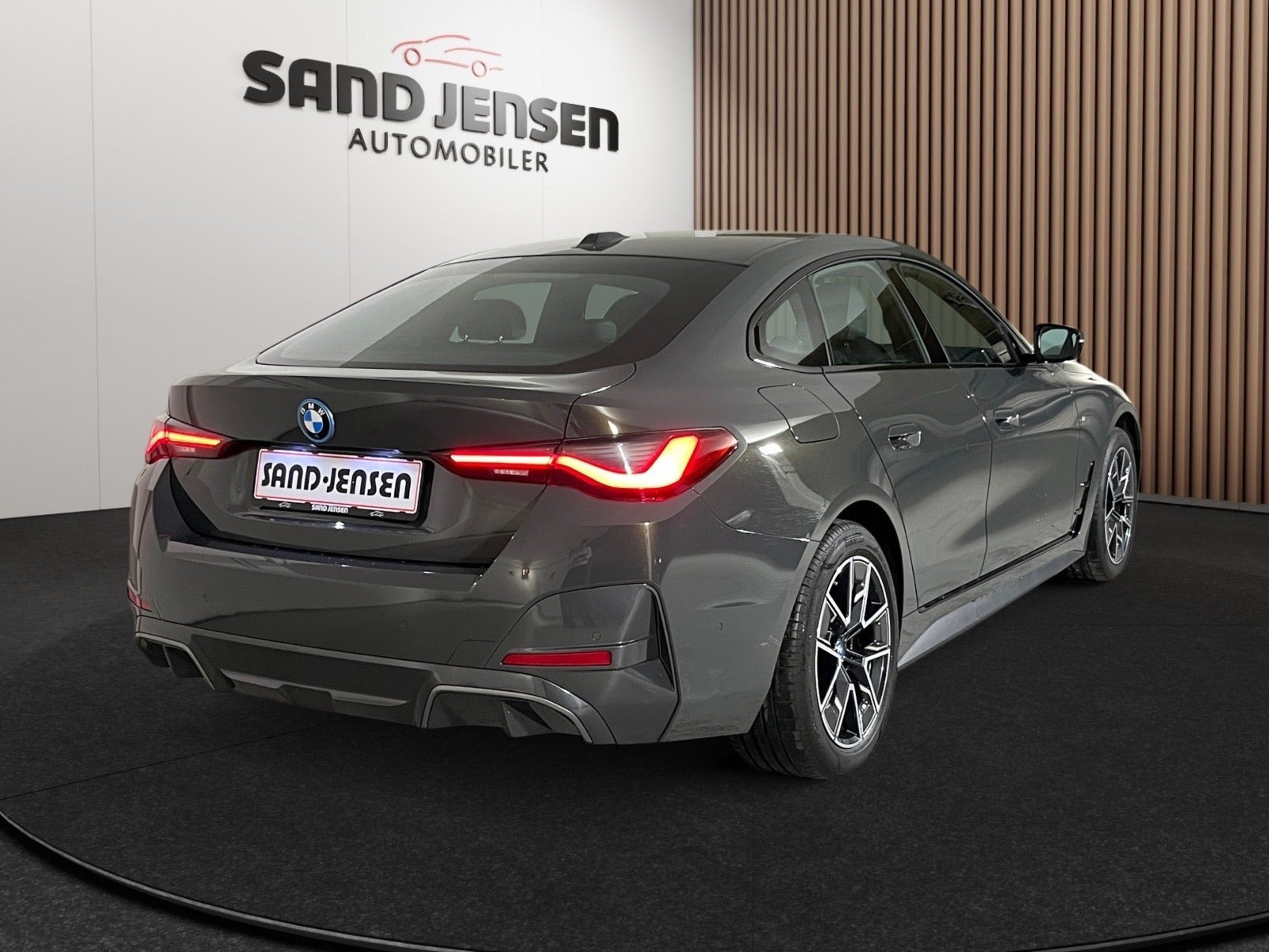 Grå BMW i4 fra 2024