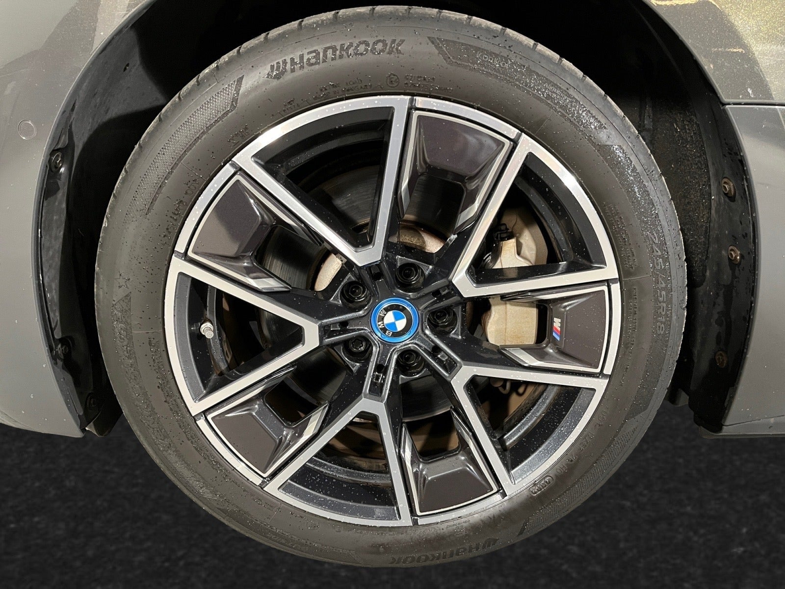 Grå BMW i4 fra 2024