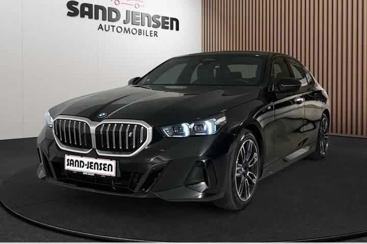 Sort BMW i5 fra 2024
