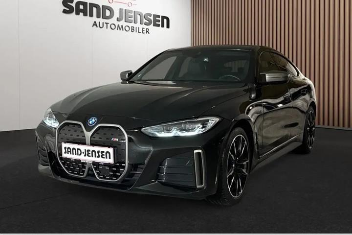 Sort BMW i4 fra 2024 set udefra