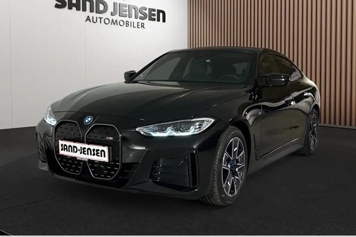 Sort BMW i4 fra 2024 set udefra