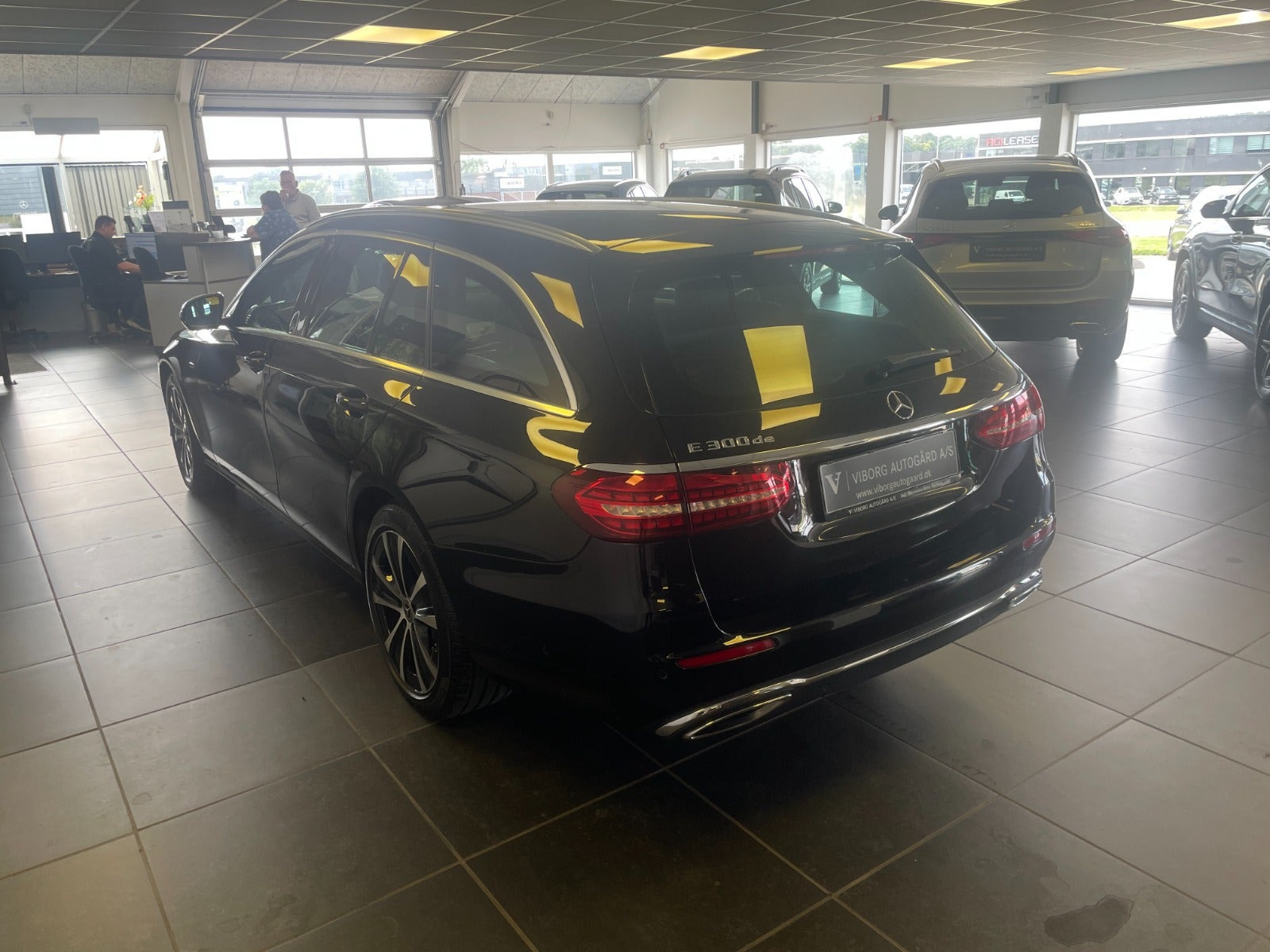 Sort Mercedes E300 de fra 2021