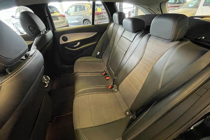 Sort Mercedes E300 de fra 2021