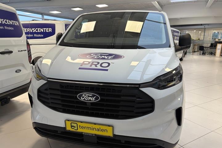 Hvid Ford Transit Custom 320 L2 fra 2026