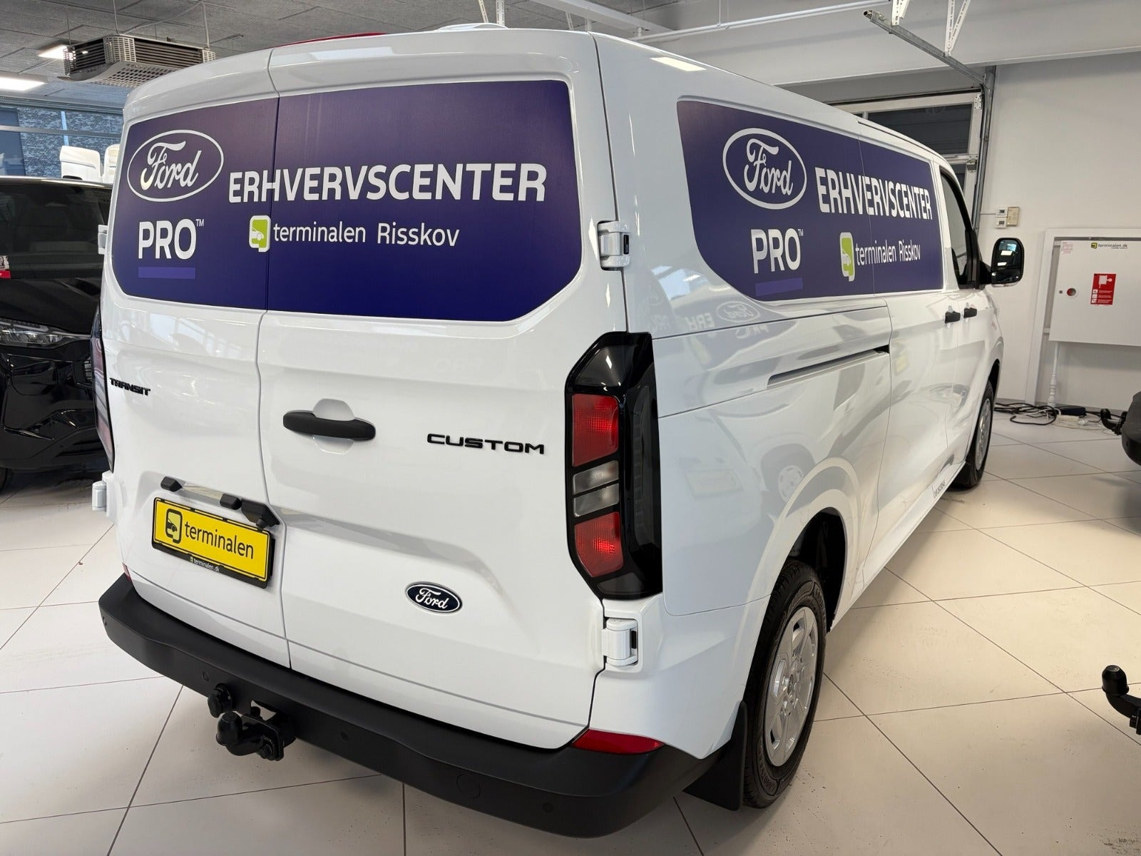 Hvid Ford Transit Custom 320 L2 fra 2026