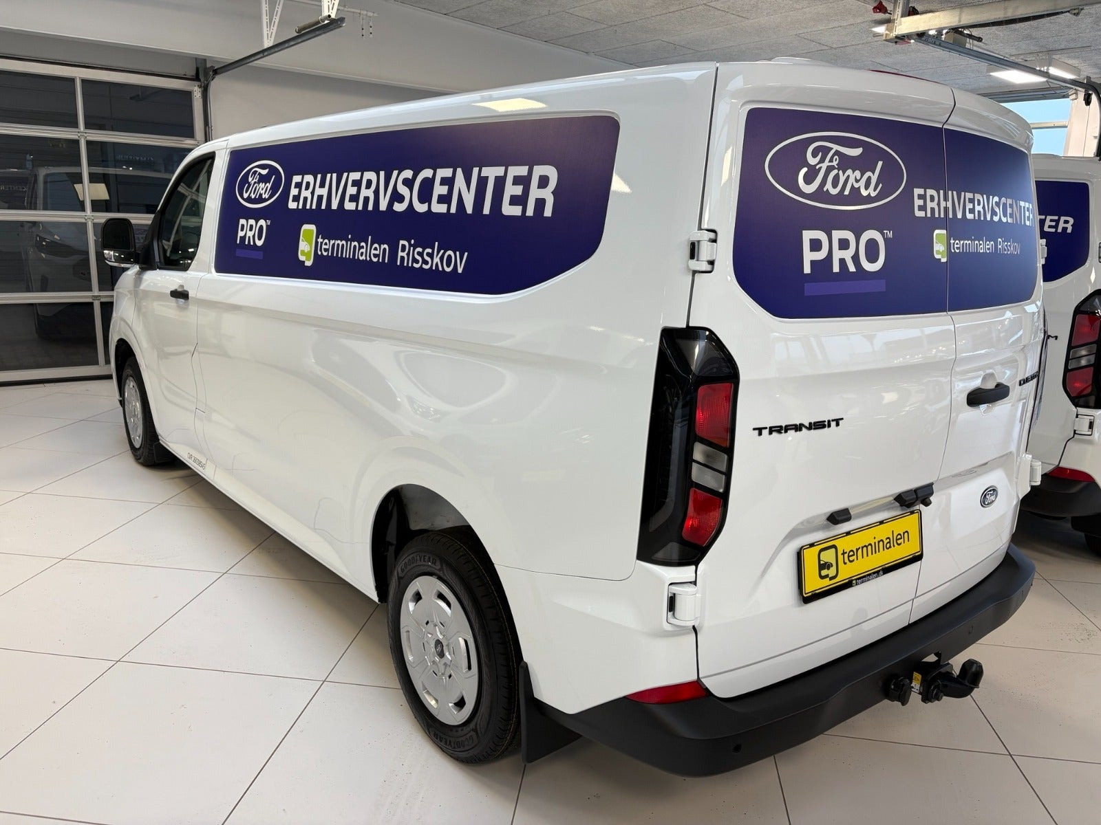 Hvid Ford Transit Custom 320 L2 fra 2026