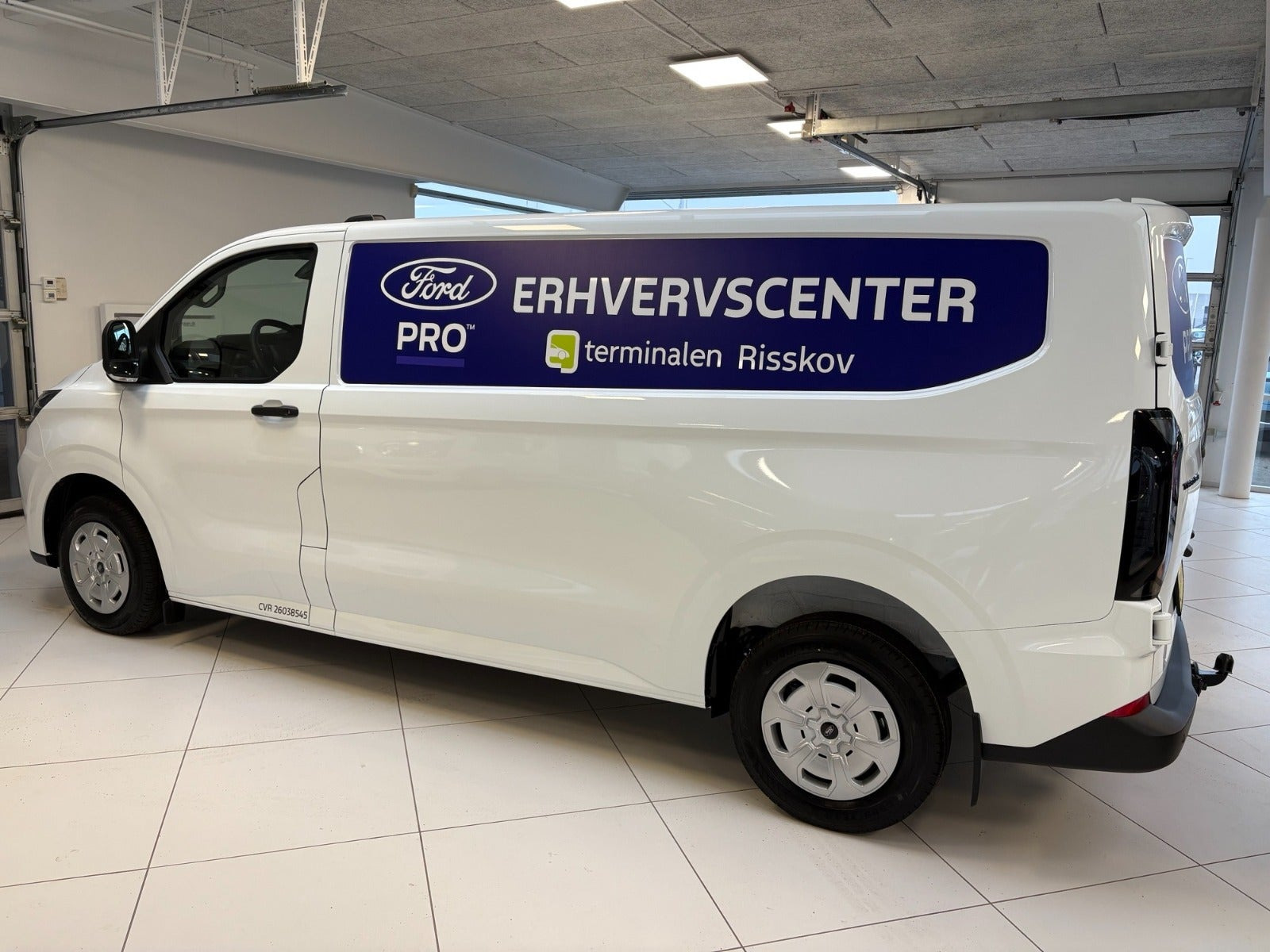 Hvid Ford Transit Custom 320 L2 fra 2026
