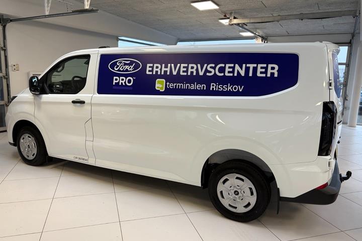 Hvid Ford Transit Custom 320 L2 fra 2026