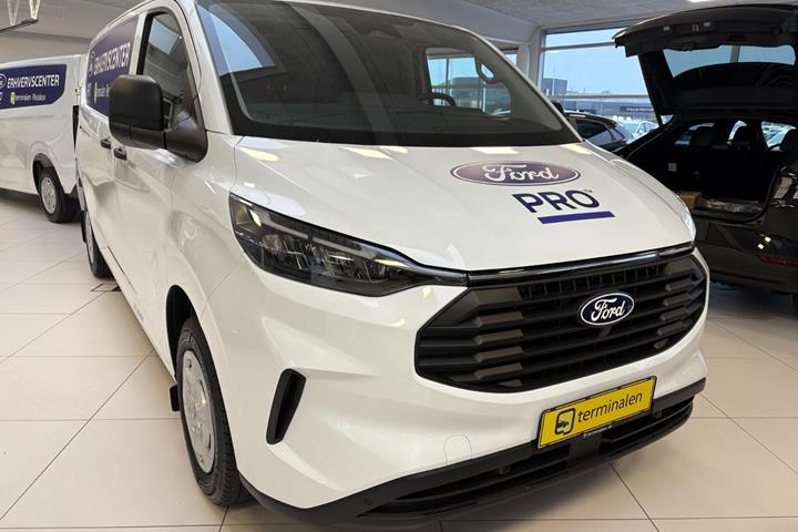 Hvid Ford Transit Custom 320 L2 fra 2026 set udefra
