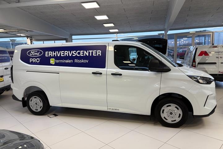 Hvid Ford Transit Custom 320 L2 fra 2026