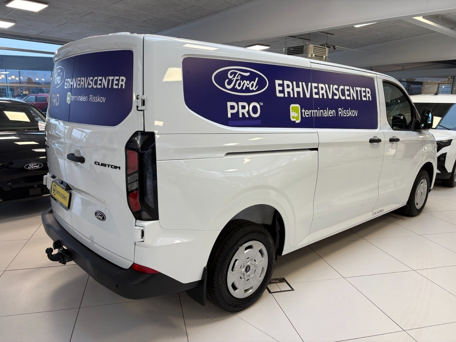 Hvid Ford Transit Custom 320 L2 fra 2026