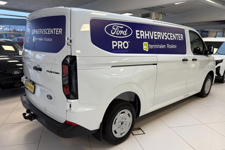 Hvid Ford Transit Custom 320 L2 fra 2026
