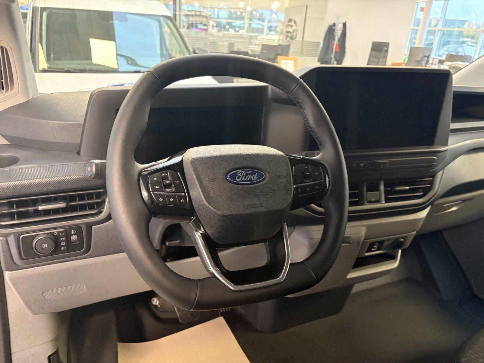 Hvid Ford Transit Custom 320 L2 fra 2026