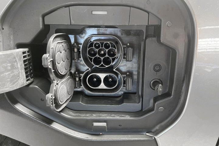Grå Subaru Solterra fra 2023