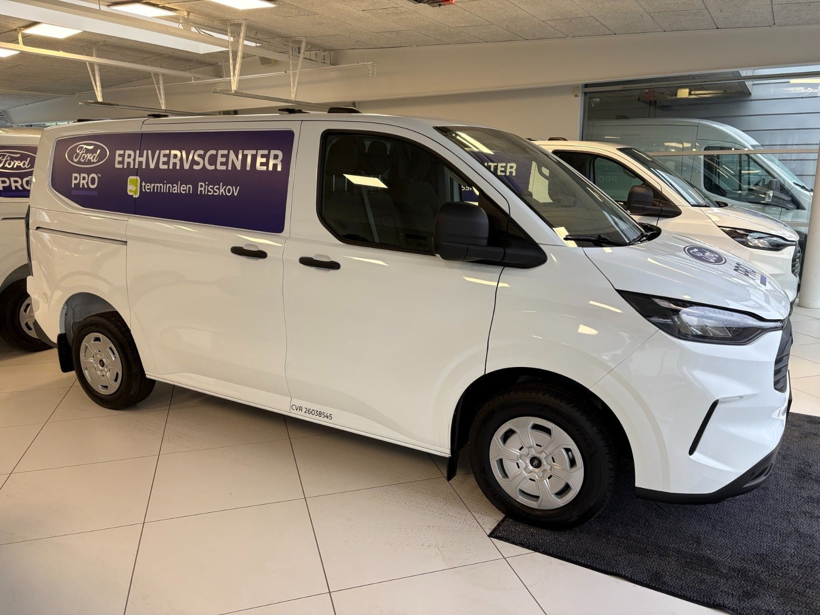 Hvid Ford Transit Custom 320 L1 fra 2026