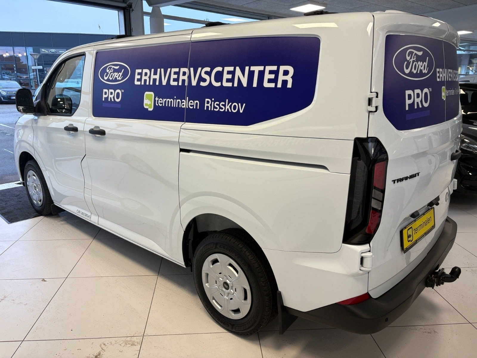 Hvid Ford Transit Custom 320 L1 fra 2026
