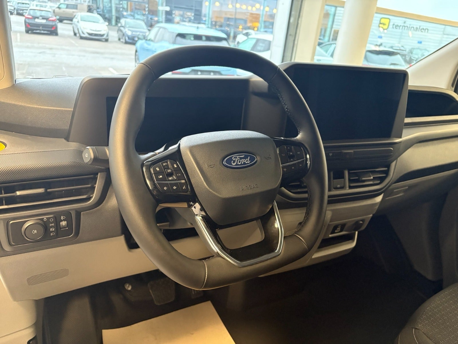 Hvid Ford Transit Custom 320 L1 fra 2026