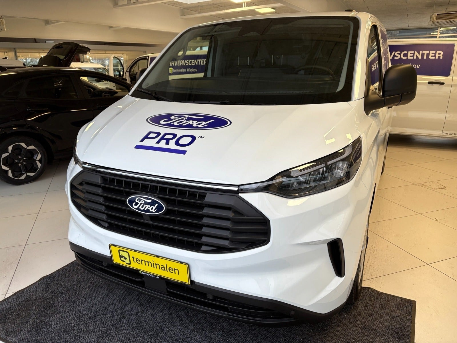 Hvid Ford Transit Custom 320 L1 fra 2026