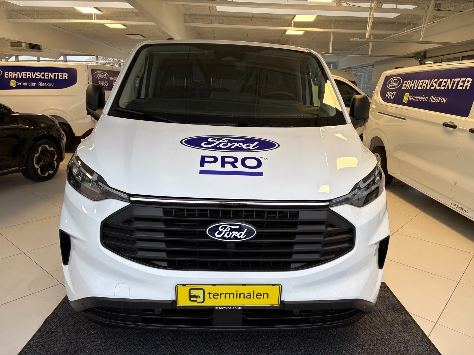 Hvid Ford Transit Custom 320 L1 fra 2026
