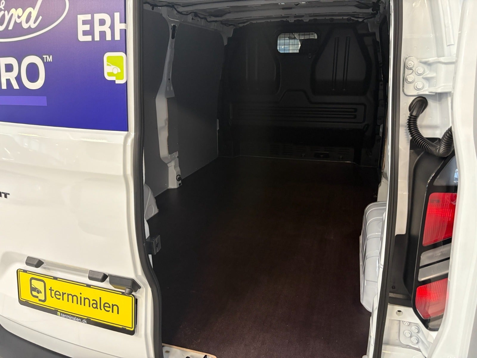 Hvid Ford Transit Custom 320 L1 fra 2026