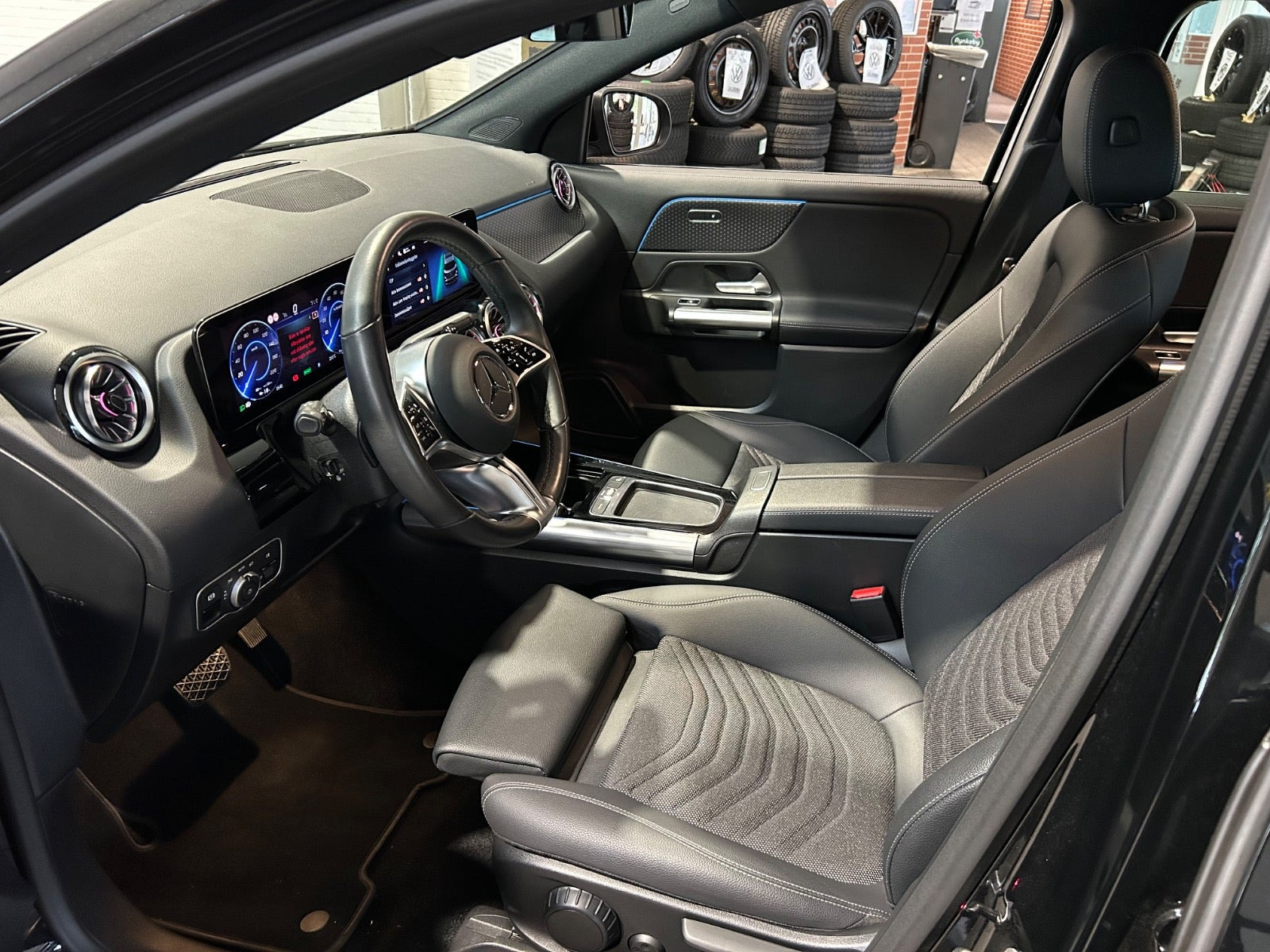 Sort Mercedes EQA250+ fra 2025
