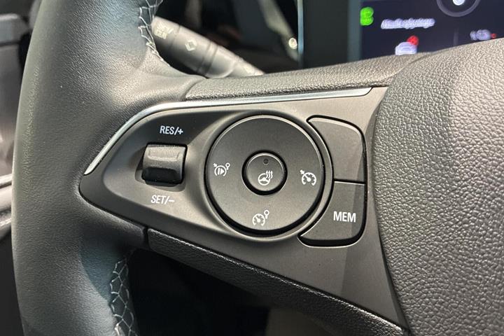 Grøn Opel Mokka-e fra 2023