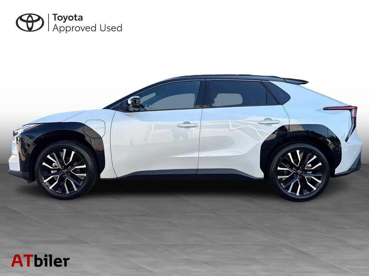 Hvid Toyota BZ4X fra 2026