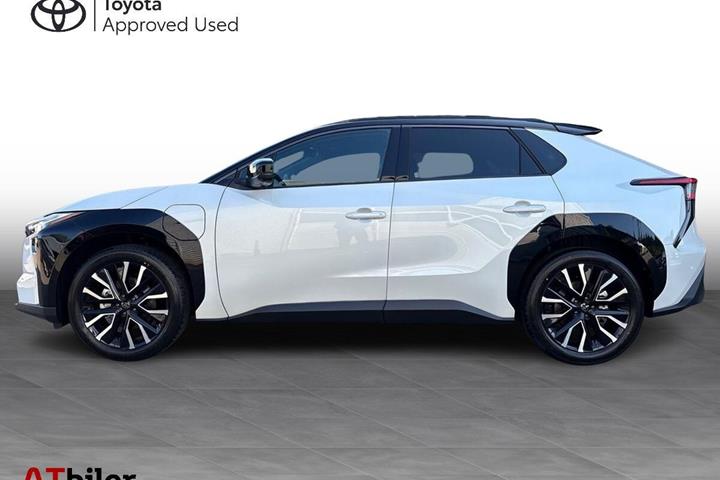 Hvid Toyota BZ4X fra 2026