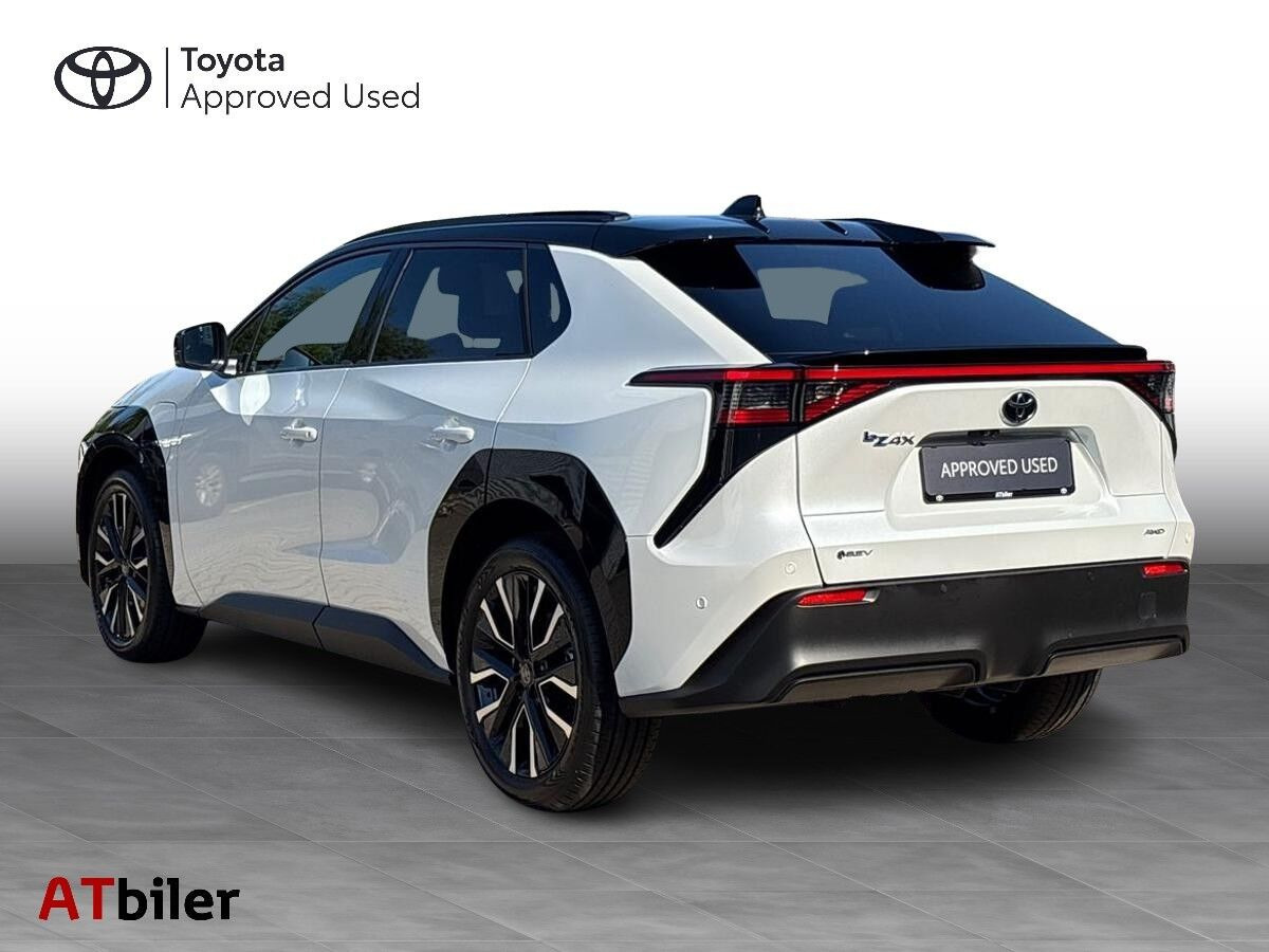 Hvid Toyota BZ4X fra 2026