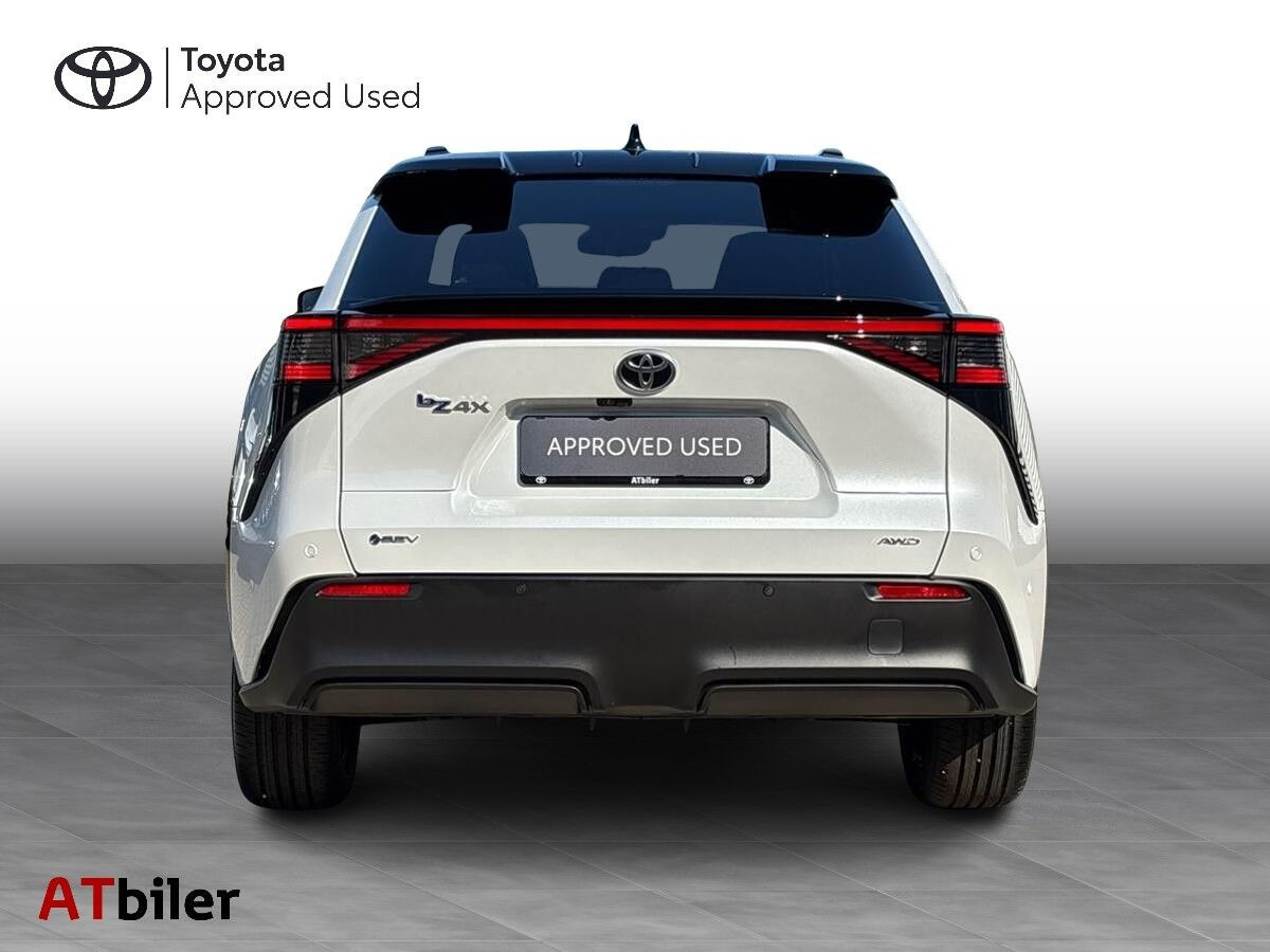 Hvid Toyota BZ4X fra 2026