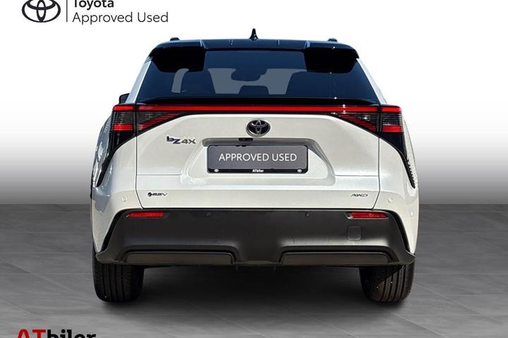 Hvid Toyota BZ4X fra 2026