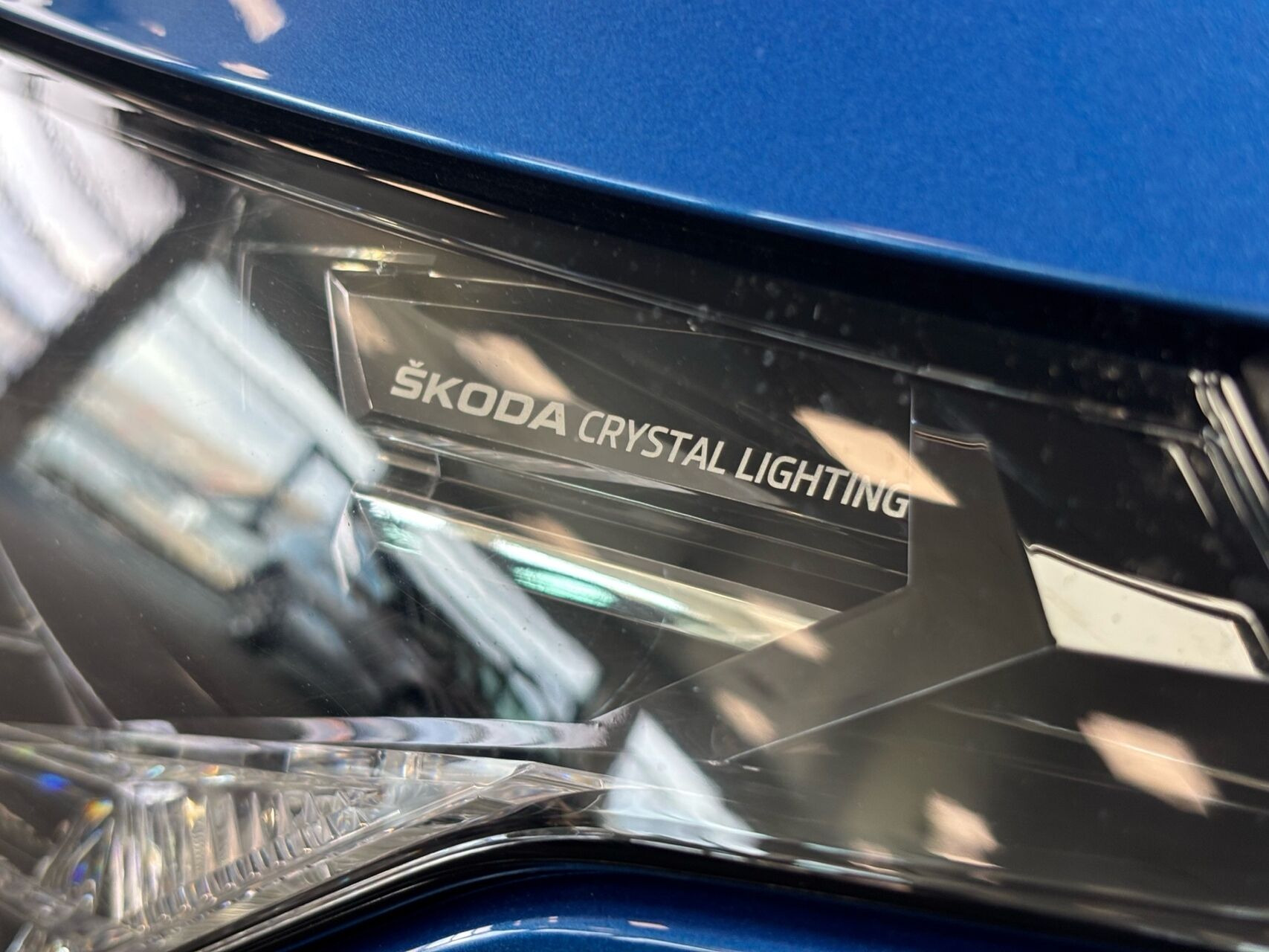 Blå Skoda Enyaq fra 2022