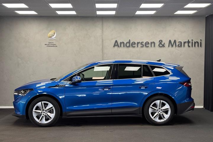 Blå Skoda Enyaq fra 2022