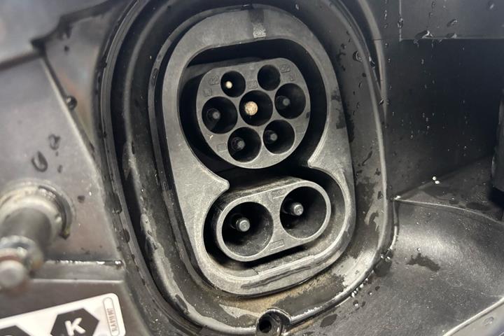 Blå Skoda Enyaq fra 2022