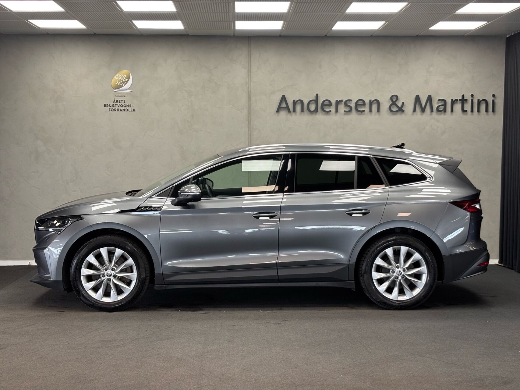 Grå Skoda Enyaq fra 2022