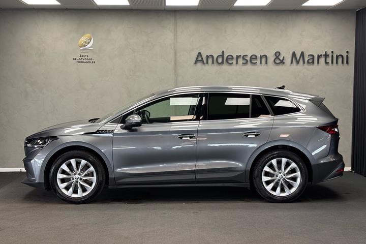 Grå Skoda Enyaq fra 2022