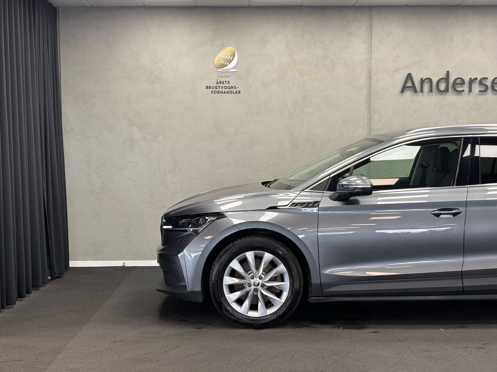 Grå Skoda Enyaq fra 2022