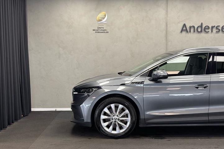 Grå Skoda Enyaq fra 2022